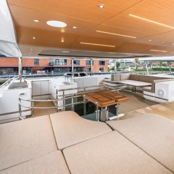 20 ATRAVERSIA – VisionF E-Cat 80 Catamaran Charter flybridge 3