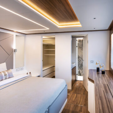 51 ATRAVERSIA – VisionF E-Cat 80 Catamaran Charter cabin 2 2