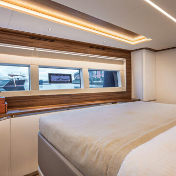 53 ATRAVERSIA – VisionF E-Cat 80 Catamaran Charter cabin 3 1