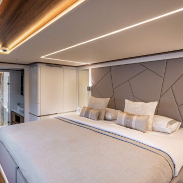 54 ATRAVERSIA – VisionF E-Cat 80 Catamaran Charter cabin 3 2