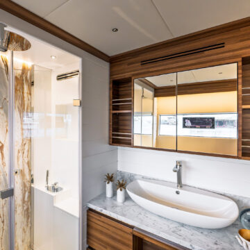 56 ATRAVERSIA – VisionF E-Cat 80 Catamaran Charter cabin 3 4 bathroom