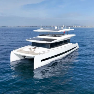 7 ATRAVERSIA VisionF E-Cat 80 charter overall front view